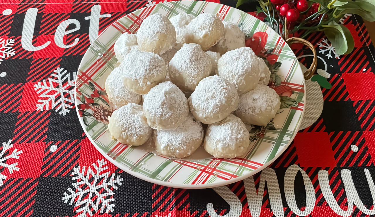 Mom’s Coconut Butterball Cookies