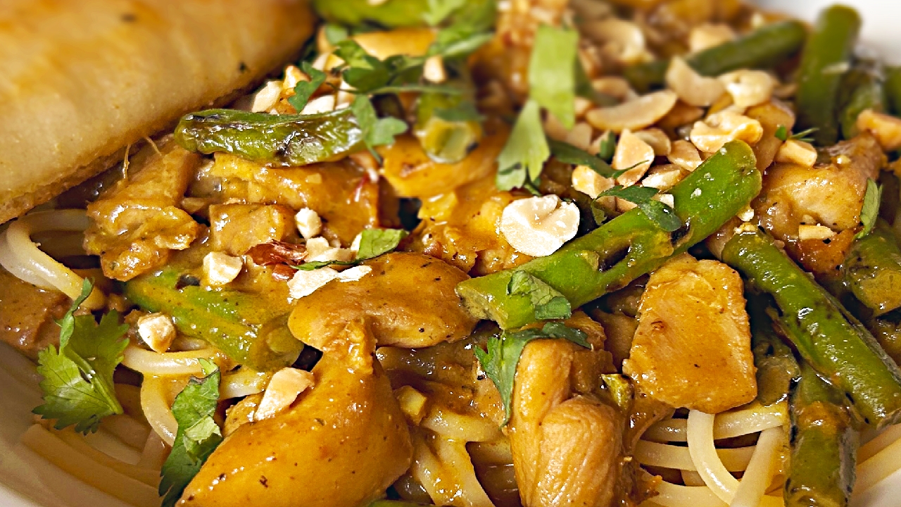 Peanut Curry Chicken with Green Beans